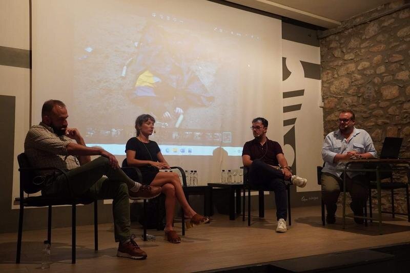 <p> Mesa redonda de la XX edición del Encuentro de Periodismo de Altura, en Castejón de Sos </p>