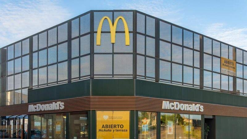 <p> Fotografia de un McDonalds </p>