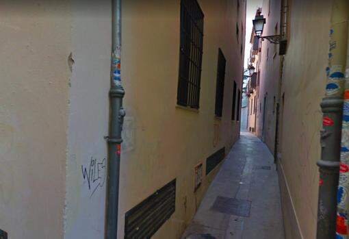 <p> Una calle estrecha </p>