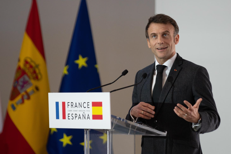  El presidente de Francia, Emmanuel Macron, comparece tras la firma de un Tratado de Amistad entre España y Francia, durante la XXVII Cumbre Hispano-Francesa - David Zorrakino - Europa Press 