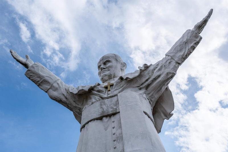  Estatua de Juan Pablo II en Czestochowa, Polonia 