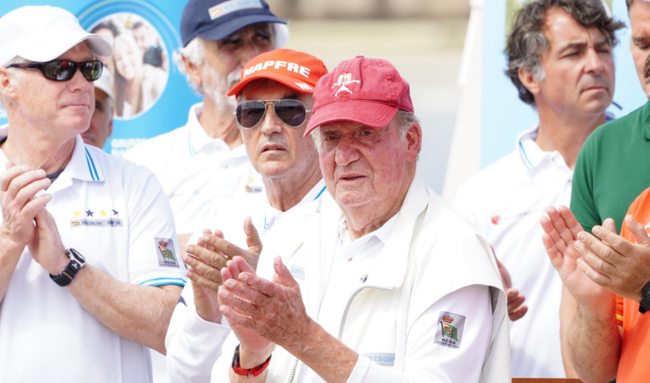  Archivo - El Rey emérito Juan Carlos durante la entrega de premios en la clausura de la 3ª Regata del IV Circuito Copa de España 2022 en Sanxenxo - Álvaro Ballesteros - Europa Press - Archivo 