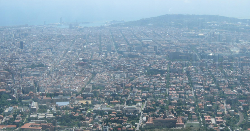  Archivo - Vista de la ciudad de Barcelona desde la sierra de Collserola, en un día de alta contaminación. - EUROPA PRESS - Archivo 