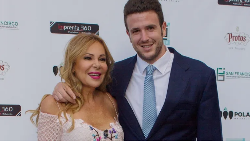  Ana Obregón junto a su hijo Aless 