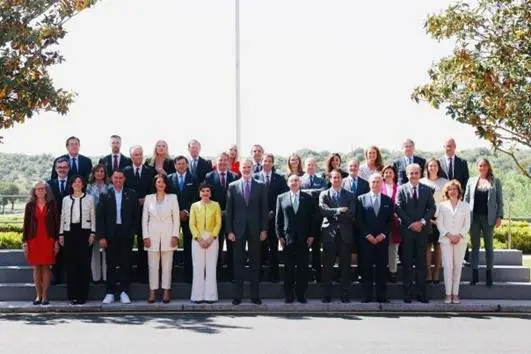  Fotografía: S.M. El Rey de España, acompañado de los presidentes/as y directores/ as de las Cámaras de Comercio Europeas. Créditos: © Casa de S.M. el Rey 