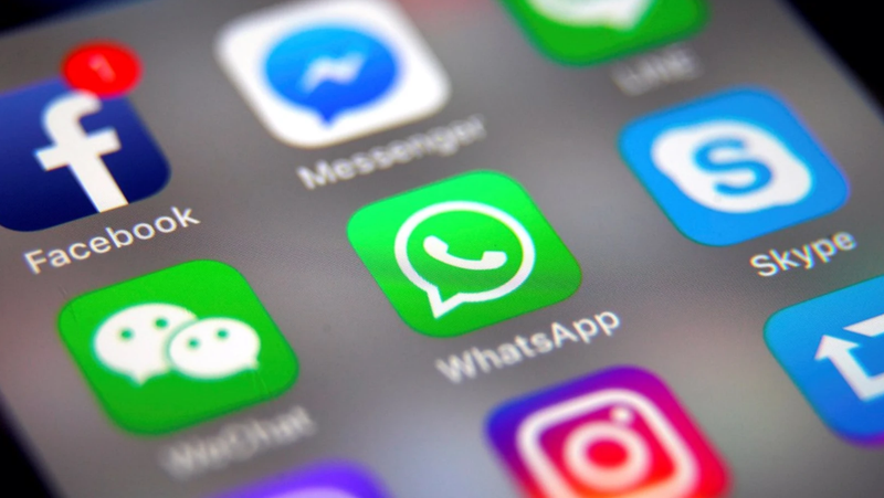  WhatsApp entre numerosas aplicaciones 