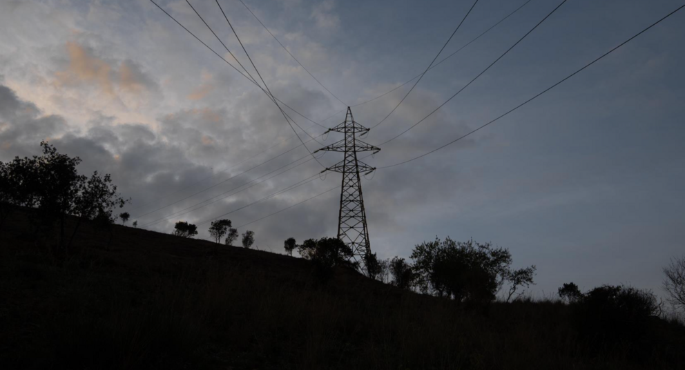  Archivo - Tendido eléctrico, a 31 de diciembre de 2022, en Barcelona, Cataluña (España). - David Zorrakino - Europa Press - Archivo 