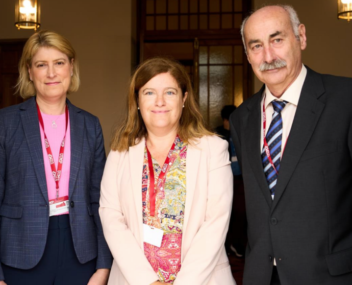  José Miguel López-Higuera, Susana Marcos (centro) y Mariana G. Figueiro (izda), participantes en el curso de la UIMP sobre fotónica en la salud y la medicina - UIMP/ JUANMA SERRANO 