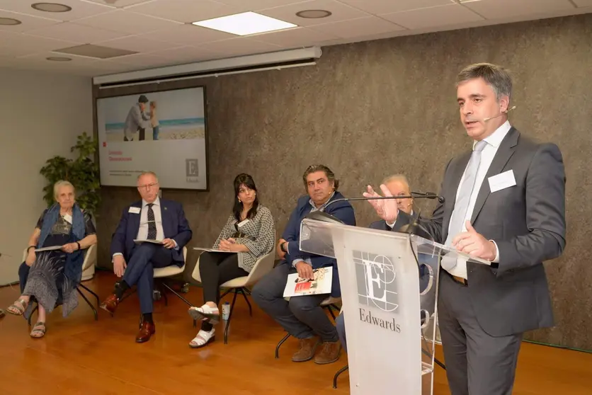  El director de Edwards Lifesciences, Ramón García Furquet, en el acto de presentación en Madrid del informe 'Uniendo Generaciones 