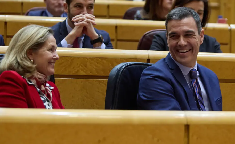  Archivo - El presidente del Gobierno, Pedro Sánchez, y la vicepresidenta primera y ministra de Asuntos Económicos y Transformación Digital, Nadia Calviño. - Jesús Hellín - Europa Press - Archivo 