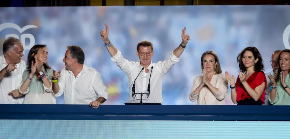  El candidato del PP a la Presidencia del Gobierno de España, Alberto Núñez Feijóo (c), durante el seguimiento de la jornada electoral de los comicios generales en la sede del PP en la calle Génova, a 23 de julio de 2023, en Madrid (España). Todos los espa - Alberto Ortega - Europa Press 