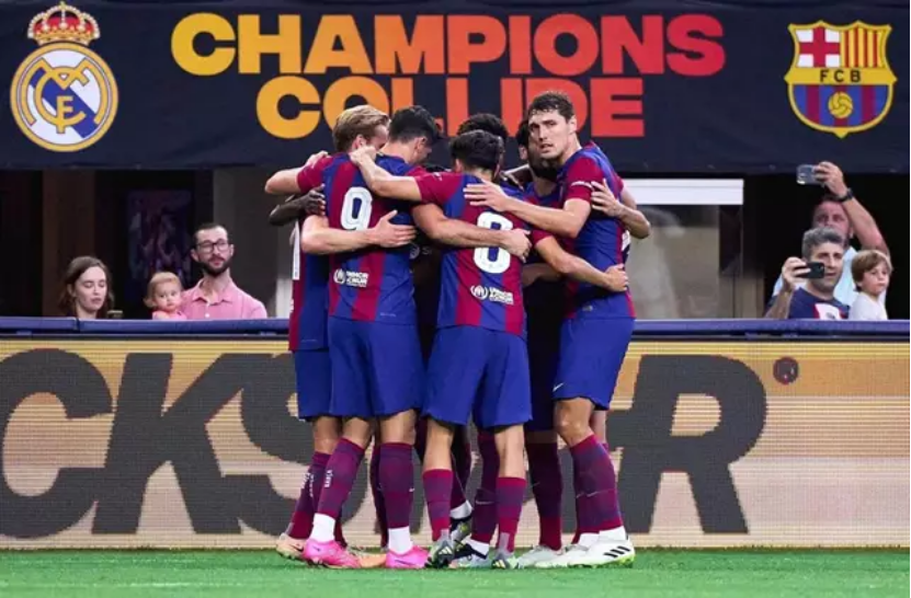  El Barcelona celebrando uno de los goles del Clásico 