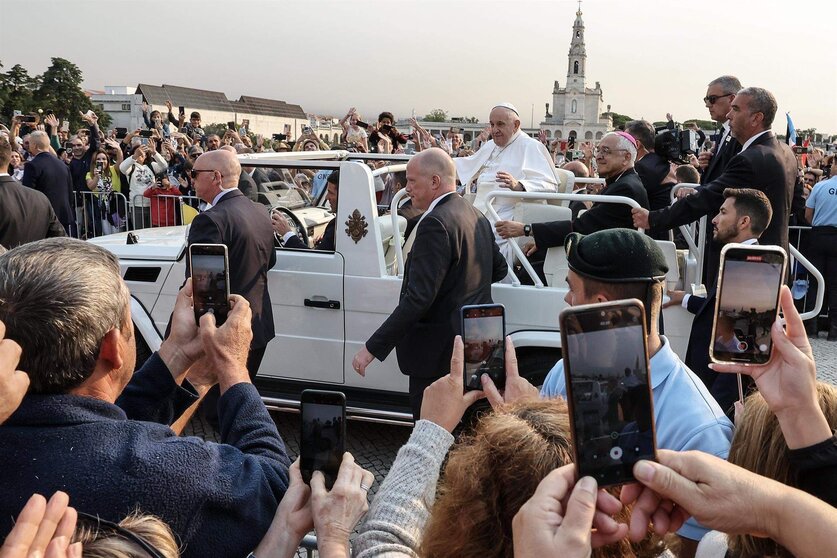  El Papa llega al Santuario de Fátima 