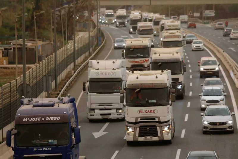  Transportistas colapsan la autovía en el tercer día de huelga indefinida del transporte de mercancías, en la A-30, a 16 de marzo de 2022, en Murcia (España). Fuente: Europa Press 