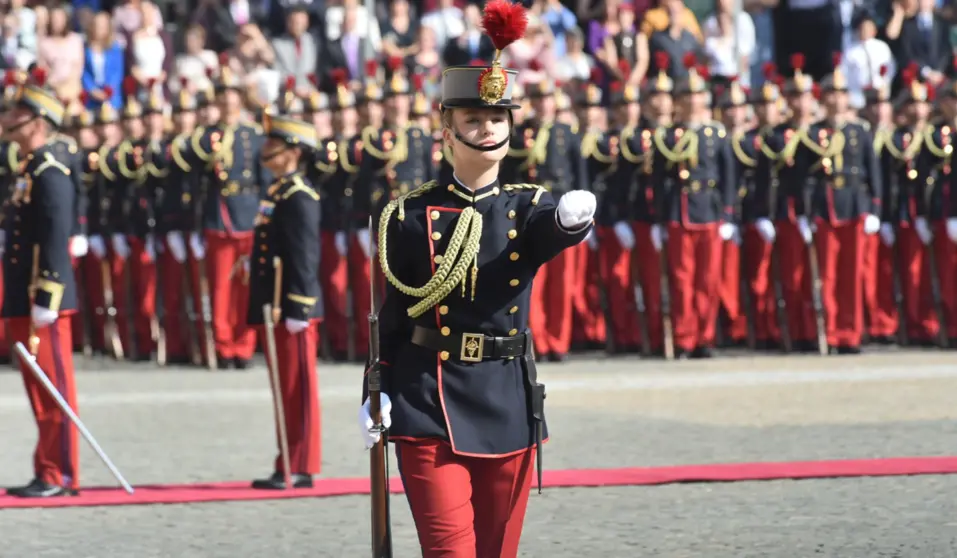  La princesa Leonor durante el acto de Jura de Bandera, en la Academia General Militar, a 7 de octubre de 2023, en Zaragoza, Aragón (España). Los nuevos cadetes, que verifican hoy, 7 de octubre, el juramento ante la Bandera, pertenecen a los Cuerpos Genera - Ramón Comet - Europa Press 