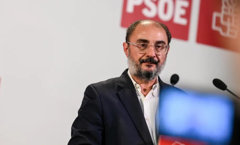  Archivo - El secretario general del PSOE Aragón, Javier Lambán, en la sede de los socialistas en Zaragoza durante las pasadas elecciones autonómicas. - Marcos Cebrián - Europa Press - Archivo 