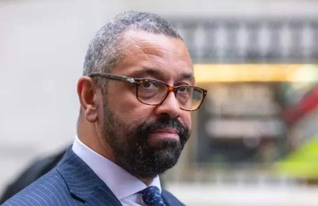  El ministro del Interior británico, James Cleverly 