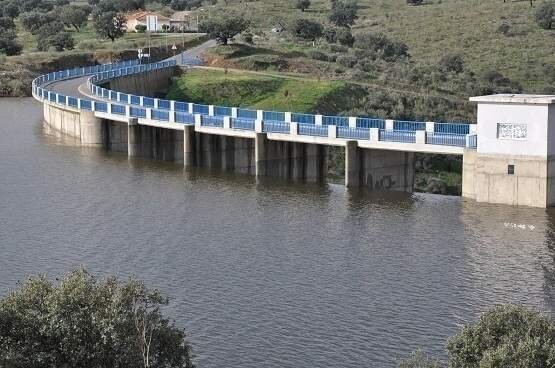  Embalse cordobés de La Colada 