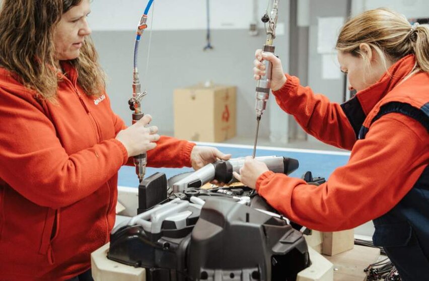  Trabajadoras de una fábrica industrial 