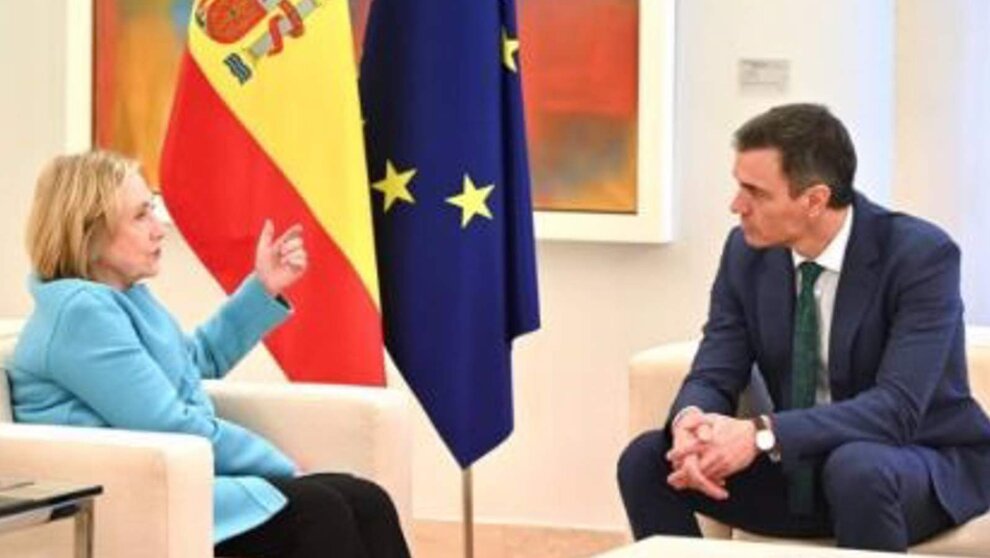  El presidente del Gobierno, Pedro Sánchez, recibe en Moncloa a Hillary Clinton - MONCLOA/BORJA PUIG DE LA BELLACASA 