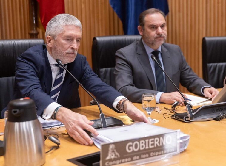  El ministro de Interior, Fernando Grande-Marlaska (i) y el presidente de la comisión de Interior, José Luis Ábalos (d), durante la Comisión de Interior, en el Congreso de los Diputados, a 23 de enero de 2024, en Madrid (España).Durante la comisión, Marlas - Eduardo Parra - Europa Press 