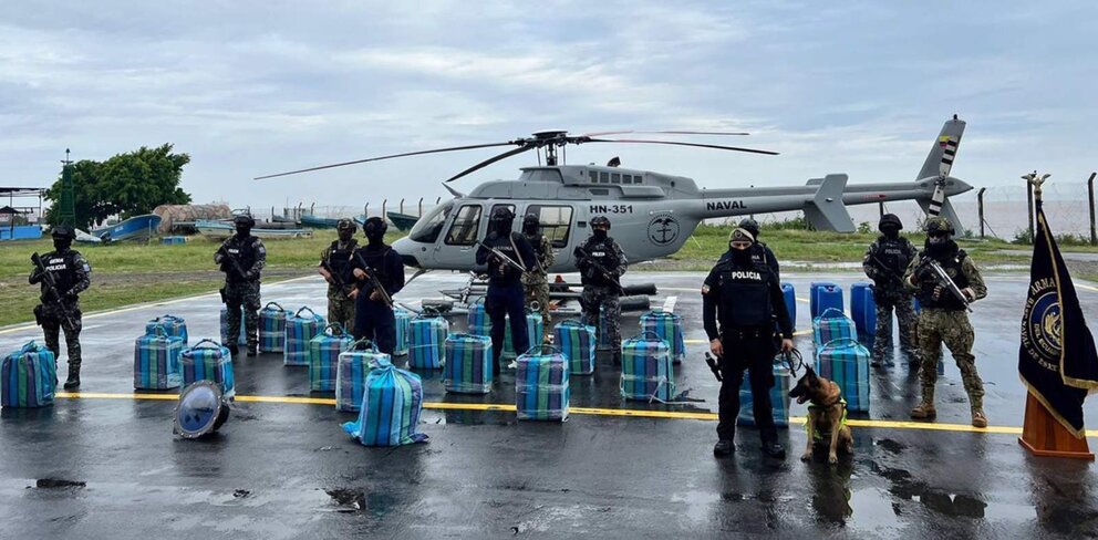  Droga incautada en Ecuador - POLICÍA DE ECUADOR 