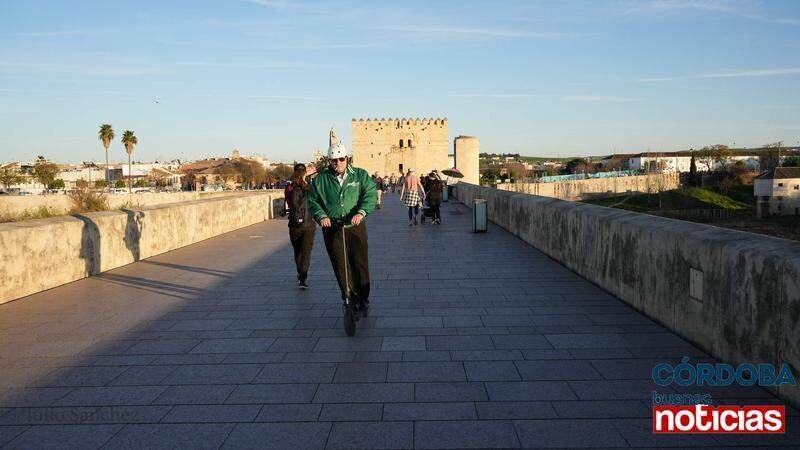  Hombre en el Puente Romano. CBN 