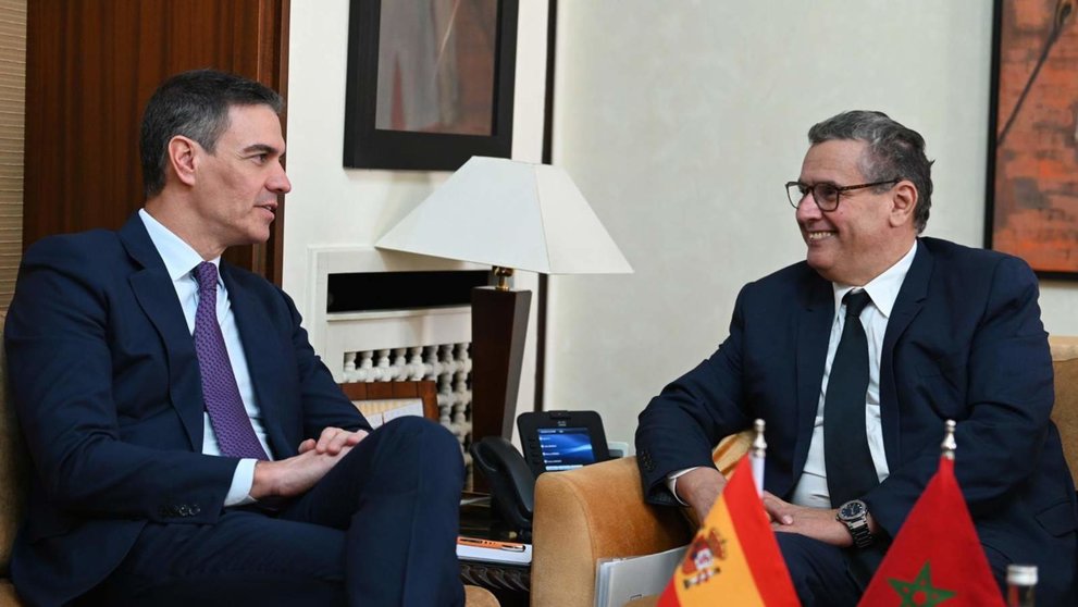  El presidente del Gobierno español, Pedro Sánchez (i), se reúne con el primer ministro de Marruecos, Aziz Ajanuch - Moncloa 
