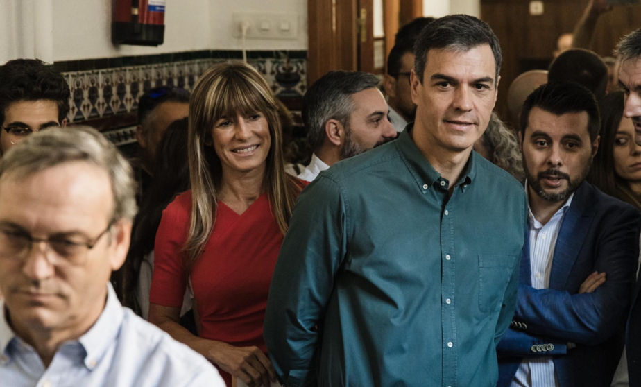  El presidente del Gobierno en funciones, Pedro Sánchez, junto a su mujer, Begoña Gómez - Carlos Lujan / Europa Press 