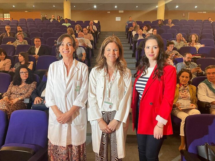  Día de la enfermedad inflamatoria intestinal. Eva Iglesias, Elena García y Virginia García 