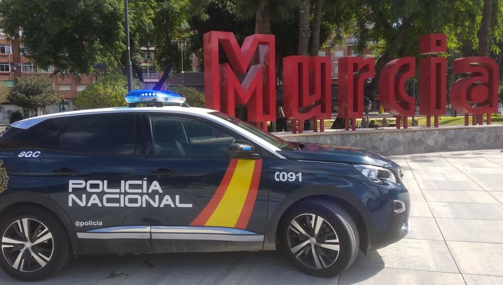  Imagen de un coche patrulla de la Policía Nacional en Murcia - POLICÍA NACIONAL 