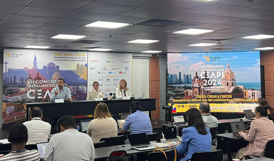  Carolina España en el VII Congreso Iberoamericano en Cartagena de Indias 