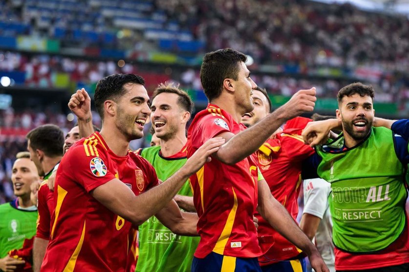  Mikel Merino y Rodri celebrando el pase a semifinales | EP 