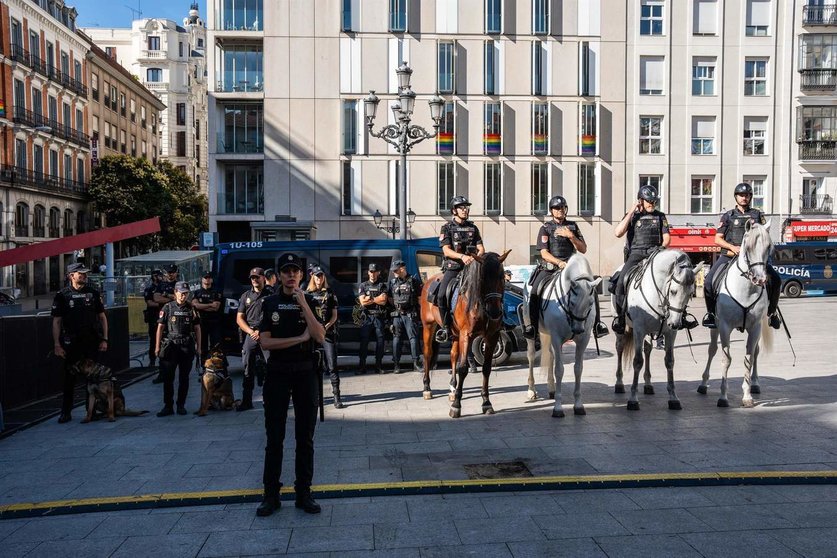  Algunos agentes de la Policía Nacional para el dispositivo policial para garantizar la seguridad durante el MADO 2024, en la Plaza Pedro Zerola, a 3 de julio de 2024, en Madrid (España). - Matias Chiofalo - Europa Press 