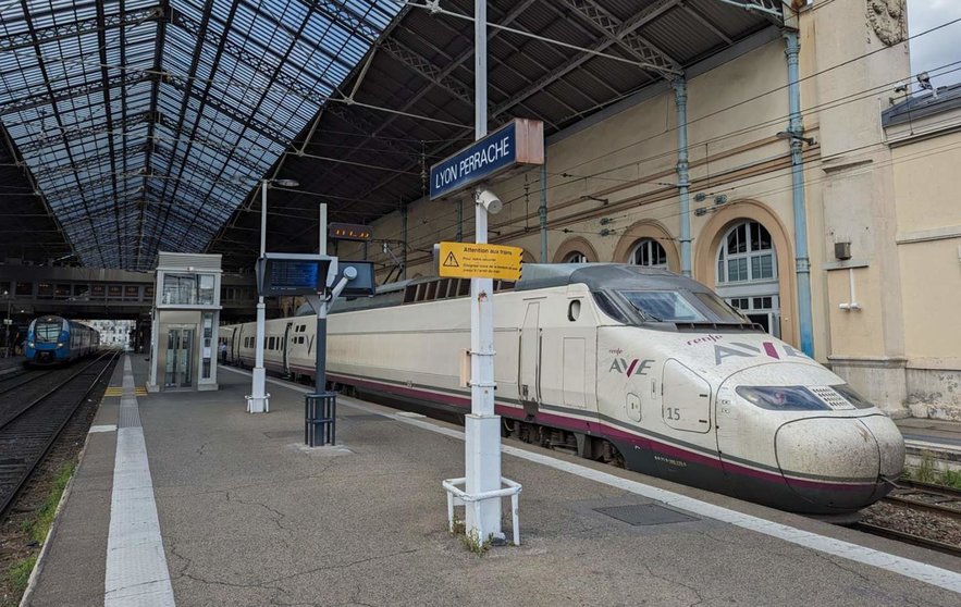  Archivo - Un AVE de Renfe en una estación de Francia. - RENFE - Archivo 