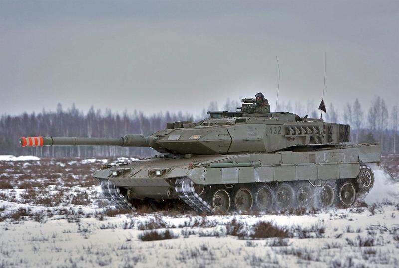  Un carro de combate 'Leopardo 2E' 