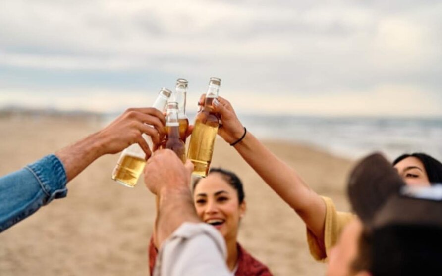  Cervezas en la playa 