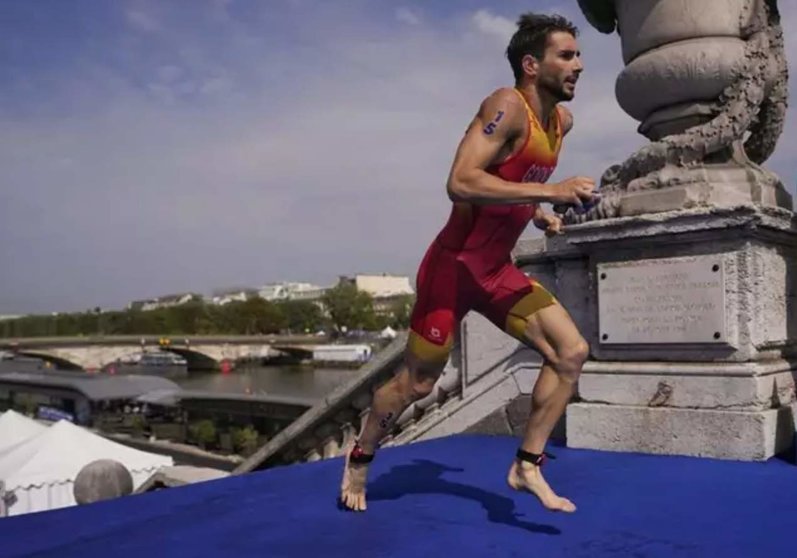  Alberto González durante la prueba de triatlón de los Juegos Olímpicos de París<br>- COE 