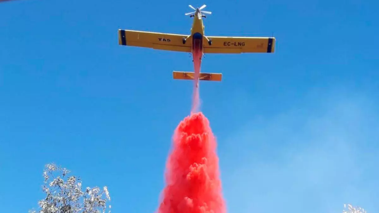  Avioneta del Infoca apagando un incendio 