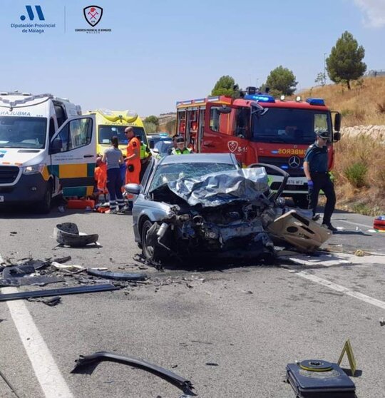  Efectivos de distintos cuerpos de seguridad, emergencias y sanitarios intervienen en el lugar del siniestro. - CONSORCIO PROVINCIAL DE BOMBEROS 