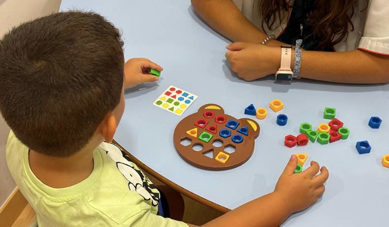  Dos menores en un Centro de Atención Infantil Temprana (CAIT) | Junta de Andalucía 