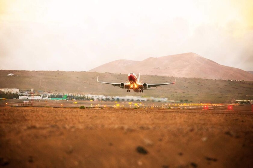  Un avión aterriza en un aeropuerto de Canarias - GOBIERNO DE CANARIAS | EP 