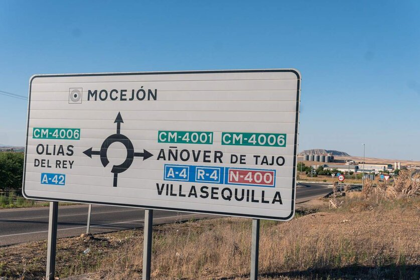  Una señal de tráfico indicando la dirección a Mocejón 