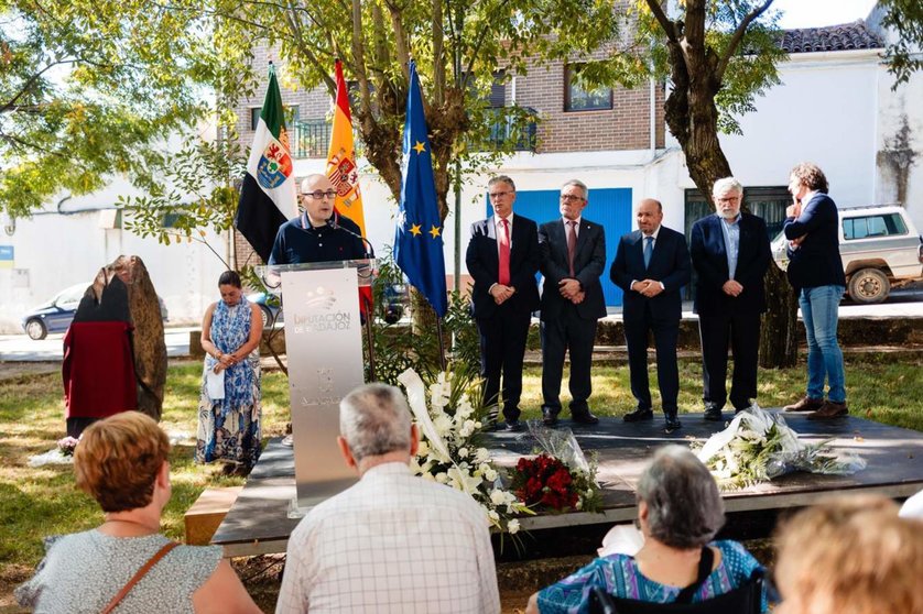  Acto de reconocimiento y memoria en San Vicente de Alcántara (Badajoz) a José María Piris Carballo , el primer niño asesinado por ETA | EP 