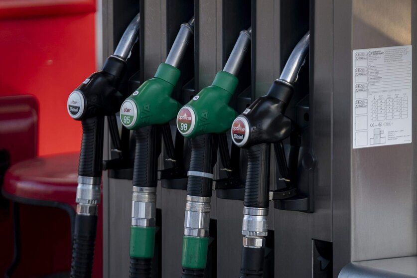  Mangueras de combustible en una gasolinera | NP las diez gasolineras más baratas 