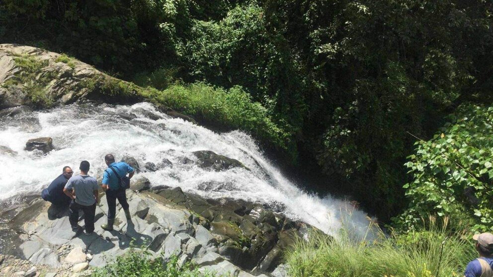  Los equipos de rescate nepalí en una cascada | RTVE 