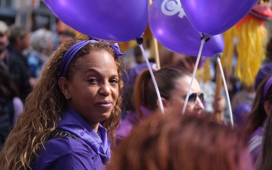  Archivo - Una mujer participa en una manifestación convocada por la Plataforma 8M en la Plaza Tarraco por el 8M, Día Internacional de la Mujer, a 8 de marzo de 2023, en Tarragona, Catalunya (España). - Fabián A. Pons - Europa Press - Archivo 