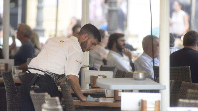  Camarero trabajando en Córdoba 