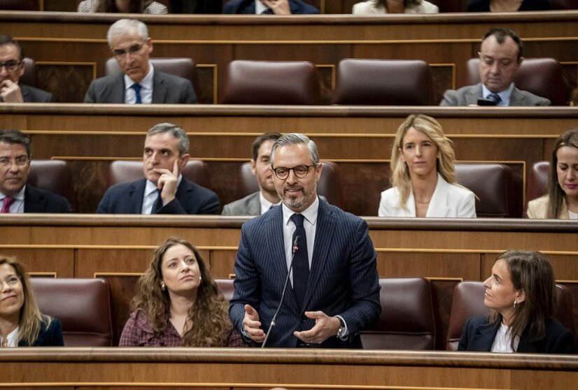  El diputado del Partido Popular, Juan Bravo, interviene durante la sesión plenaria en el Congreso de los Diputados, a 21 de febrero de 2024, en Madrid (España). - A. Pérez Meca - Europa Press 