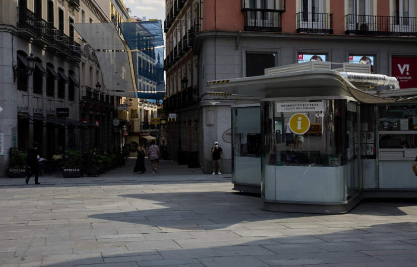  Una oficina de punto de información en la plaza de Callao, en Madrid (España). - Jesús Hellín - Europa Press 